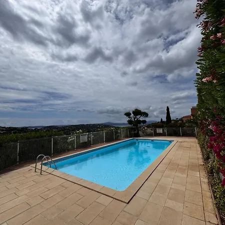 Les Cigales - Terrasse, Golf & Piscine Апартаменти Сент-Максім